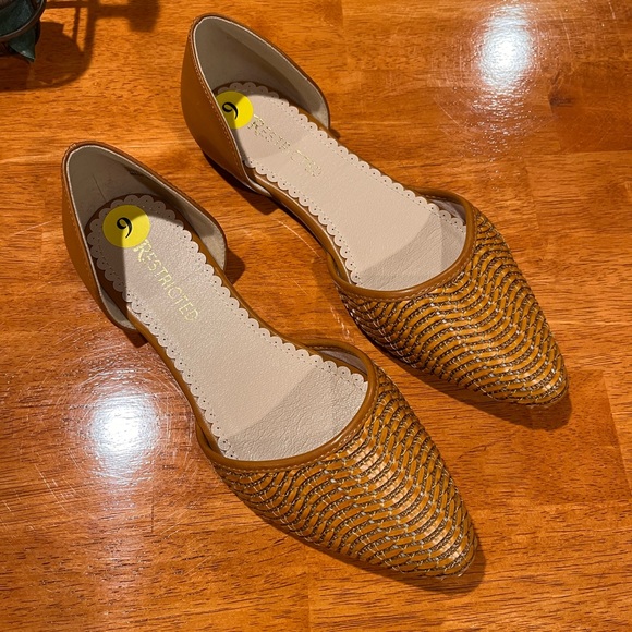 Women’s Flats - Picture 1 of 8